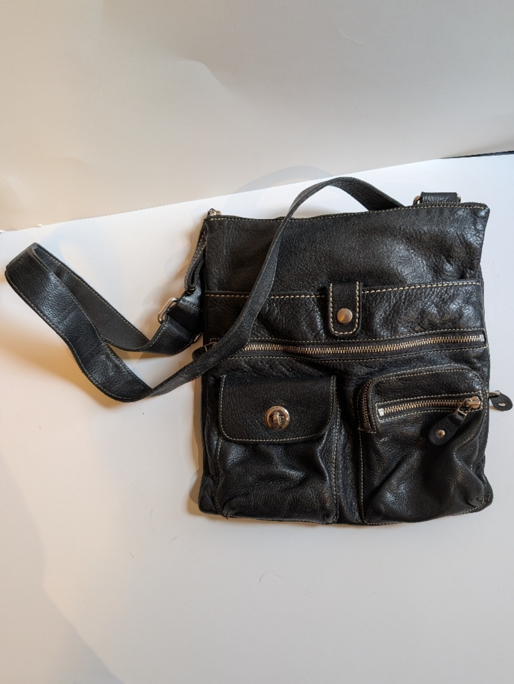 Roots Black Leather Crossbody Bag Unisex In GUC